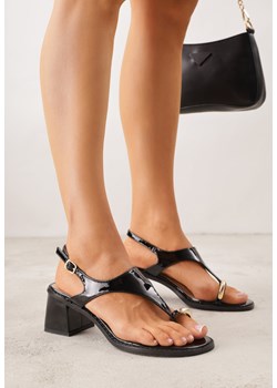 Czarne Sandały Japonki na Słupku z Biżuteryjną Ozdobą Uhryss ze sklepu born2be.pl w kategorii Sandały damskie - zdjęcie 188809002