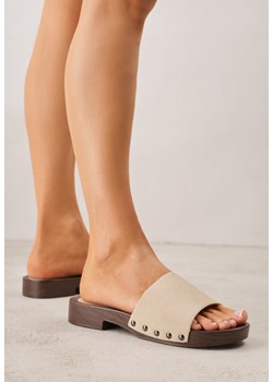 Beżowe Klapki Ozdobione Nitami Thronisei ze sklepu born2be.pl w kategorii Klapki damskie - zdjęcie 188809263