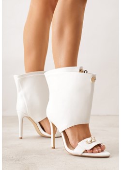 Białe Sandały Typu Botki z Metalicznymi Klamrami Zaehlyss ze sklepu renee.pl w kategorii Sandały damskie - zdjęcie 188810244