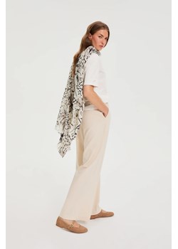 Długi szal szary ze sklepu Moodo.pl w kategorii Szaliki i chusty damskie - zdjęcie 188822441