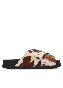 Klapki Tommy Jeans Tjw Comfort Slides Calf Hair EN0EN02941 Kolorowy ze sklepu eobuwie.pl w kategorii Klapki damskie - zdjęcie 188825000