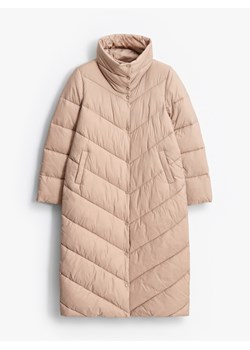 Mohito - Długi pikowany beżowy płaszcz - beżowy ze sklepu Mohito w kategorii Płaszcze damskie - zdjęcie 188826580