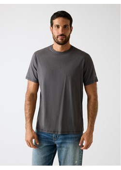 Guess T-Shirt 180293 Beżowy Classic Fit ze sklepu MODIVO w kategorii T-shirty męskie - zdjęcie 188828181