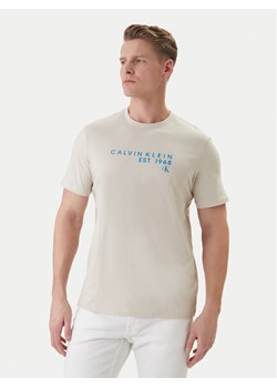 Calvin Klein Jeans T-Shirt LV04RF800G Beżowy Classic Fit ze sklepu MODIVO w kategorii T-shirty męskie - zdjęcie 188833033