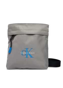 Calvin Klein Saszetka Bold Flatpack LV04D3178G Szary ze sklepu MODIVO w kategorii Torby męskie - zdjęcie 188835891