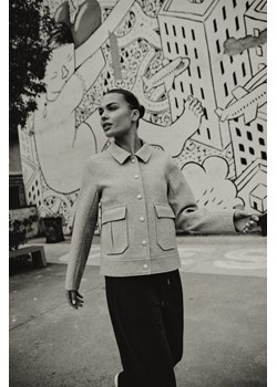 Krótka kurtka szara ze sklepu Moodo.pl w kategorii Kurtki damskie - zdjęcie 188837073