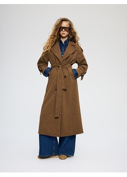 Reserved - Długi trencz z paskiem - brązowy ze sklepu Reserved w kategorii Płaszcze damskie - zdjęcie 188841191