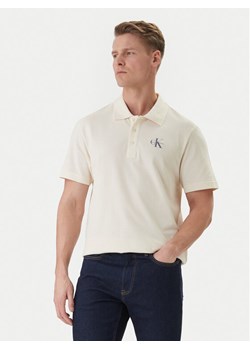 Calvin Klein Jeans Polo Easy Monologo LV04RF209G Beżowy Regular Fit ze sklepu MODIVO w kategorii T-shirty męskie - zdjęcie 188850464