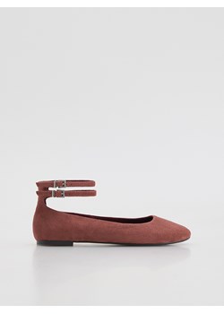 Reserved - Baleriny z ozdobnym zapięciem - brudny róż ze sklepu Reserved w kategorii Balerinki - zdjęcie 188852764