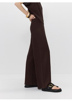 Reserved - Szerokie spodnie ze strukturalnej dzianiny - brązowy ze sklepu Reserved w kategorii Spodnie damskie - zdjęcie 188853040