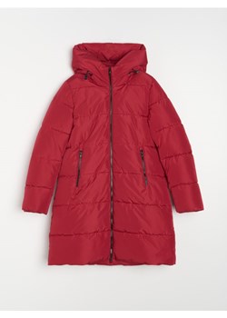 Sinsay - Pikowany płaszcz z kapturem - czerwony ze sklepu Sinsay w kategorii Płaszcze damskie - zdjęcie 188854860