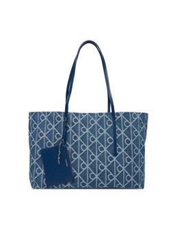 Torebka Calvin Klein Emblem Aop Denim Tote W/ Pouch LV04F3428G Niebieski ze sklepu eobuwie.pl w kategorii Torby Shopper bag - zdjęcie 188867743