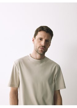 Reserved - T-shirt regular z merceryzowanej bawełny - beżowy ze sklepu Reserved w kategorii T-shirty męskie - zdjęcie 188872780