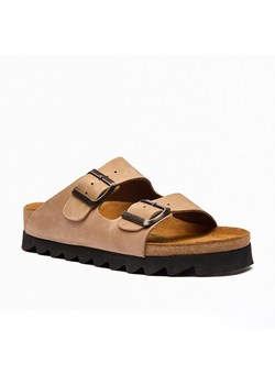 Comfortfusse Skórzane klapki "Troy" w kolorze beżowym ze sklepu Limango Polska w kategorii Klapki damskie - zdjęcie 188877592