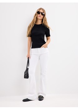 Mohito - Czarny t-shirt z koronkowym wykończeniem - czarny ze sklepu Mohito w kategorii Bluzki damskie - zdjęcie 188884810