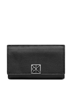 Calvin Klein Portfel Emblem Hw Pebble Snap Cardholder LV04F1127G Czarny ze sklepu MODIVO w kategorii Portfele damskie - zdjęcie 188888880