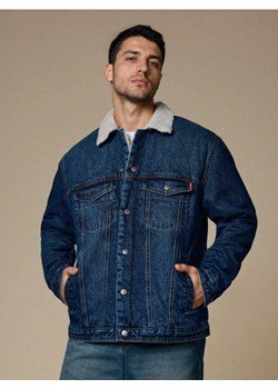 Sinsay - Kurtka jeansowa z kołnierzem typu sherpa - granatowy ze sklepu Sinsay w kategorii Kurtki męskie - zdjęcie 188890194