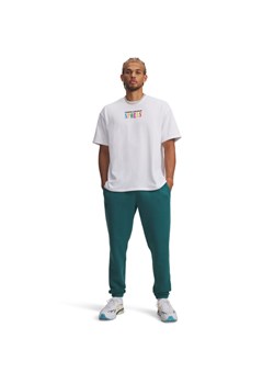 Męskie spodnie dresowe Under Armour UA Essential Fleece Jogger - zielone ze sklepu Sportstylestory.com w kategorii Spodnie męskie - zdjęcie 188893302