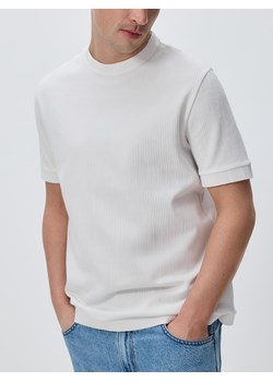Reserved - T-shirt regular ze strukturalnej dzianiny - złamana biel ze sklepu Reserved w kategorii T-shirty męskie - zdjęcie 188893381