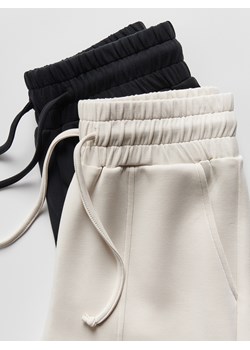 Reserved - Luźne spodnie - kremowy ze sklepu Reserved w kategorii Spodnie damskie - zdjęcie 188894891