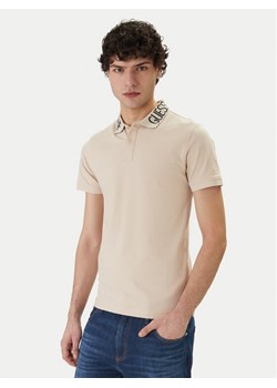 Guess Polo M6GP66 K3070 Beżowy Slim Fit ze sklepu MODIVO w kategorii T-shirty męskie - zdjęcie 188903651