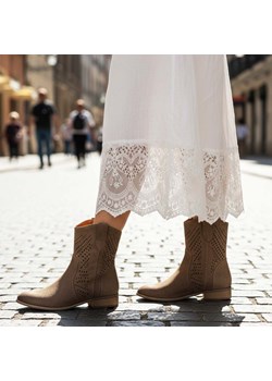 Beżowe ażurowe zamszowe botki damskie Potocki 12455 ze sklepu suzana.pl w kategorii Botki - zdjęcie 188904883