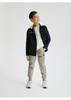 Reserved - Bawełniane spodnie jogger - beżowy ze sklepu Reserved w kategorii Spodnie chłopięce - zdjęcie 188906882