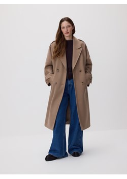 Reserved - Dwurzędowy płaszcz z paskiem - beżowy ze sklepu Reserved w kategorii Płaszcze damskie - zdjęcie 188906983