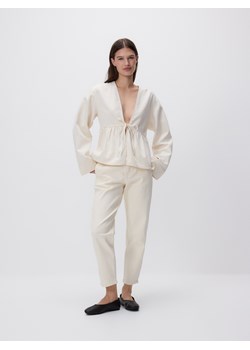 Reserved - Jeansy chino - kremowy ze sklepu Reserved w kategorii Jeansy damskie - zdjęcie 188907243