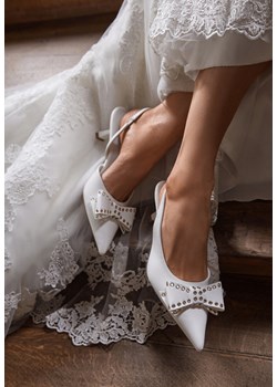 Białe Czółenka Sandały Vices na Kaczuszce Slingback z Kokardą i Nitami Fennadia ze sklepu renee.pl w kategorii Czółenka - zdjęcie 188907682