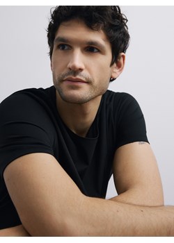 Reserved - T-shirt regular z merceryzowaną bawełną - czarny ze sklepu Reserved w kategorii T-shirty męskie - zdjęcie 188930161