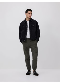 Reserved - Spodnie jogger cargo - ciemnozielony ze sklepu Reserved w kategorii Spodnie męskie - zdjęcie 188940240
