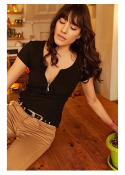 Olalook Koszulka w kolorze czarnym ze sklepu Limango Polska w kategorii Bluzki damskie - zdjęcie 188950973