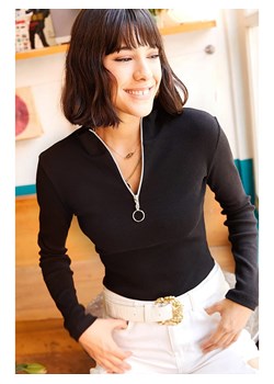 Olalook Koszulka w kolorze czarnym ze sklepu Limango Polska w kategorii Bluzki damskie - zdjęcie 188951000