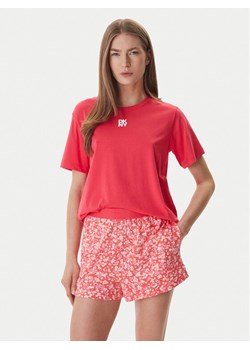DKNY Piżama YI90095 Koralowy Regular Fit ze sklepu MODIVO w kategorii Piżamy damskie - zdjęcie 188952953