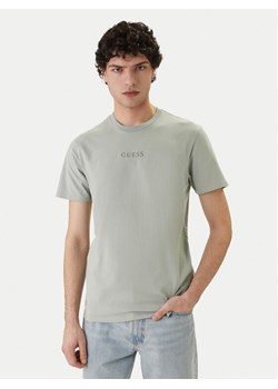 Guess T-Shirt M6GI27 K3249 Zielony Regular Fit ze sklepu MODIVO w kategorii T-shirty męskie - zdjęcie 188952980