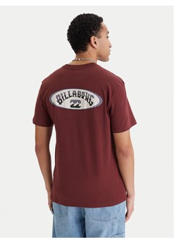 Billabong T-Shirt Orbit Arch EBYZT00522 Bordowy Regular Fit ze sklepu MODIVO w kategorii T-shirty męskie - zdjęcie 188952981