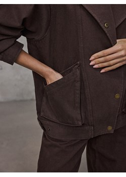 Mohito - Jeansowa brązowa kurtka oversize - ciemnobrązowy ze sklepu Mohito w kategorii Kurtki damskie - zdjęcie 188955183