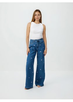 Reserved - Jeansy wide leg z haftem - niebieski ze sklepu Reserved w kategorii Spodnie dziewczęce - zdjęcie 188958061