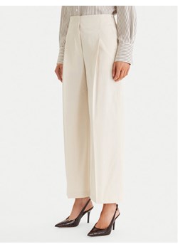 BOSS Kuloty Tulotta 50551913 Écru Relaxed Fit ze sklepu MODIVO w kategorii Spodnie damskie - zdjęcie 188961743