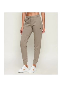 EA7 Spodnie dresowe | Regular Fit ze sklepu Gomez Fashion Store w kategorii Spodnie damskie - zdjęcie 188966352