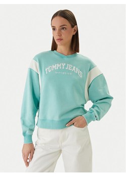 Tommy Jeans Bluza Varsity Crew DW0DW22365 Zielony Regular Fit ze sklepu MODIVO w kategorii Bluzy damskie - zdjęcie 188967522