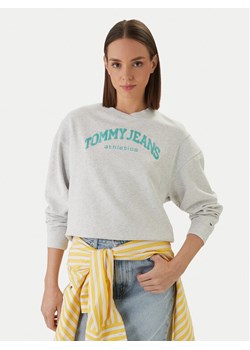 Tommy Jeans Bluza Varsity Crew DW0DW22365 Szary Regular Fit ze sklepu MODIVO w kategorii Bluzy damskie - zdjęcie 188967524