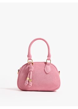 Mohito - Skórzana torebka z brelokiem - różowy ze sklepu Mohito w kategorii Kuferki - zdjęcie 188970203