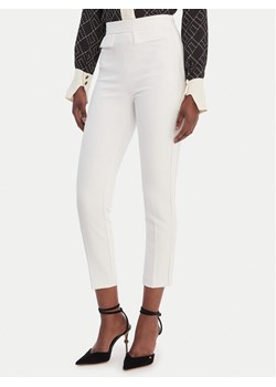 Elisabetta Franchi Spodnie materiałowe PA-170-61E2-V290 Biały Regular Fit ze sklepu MODIVO w kategorii Spodnie damskie - zdjęcie 188979732