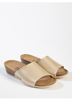 BACKSUN Klapki "Bologne" w kolorze złotym na koturnie ze sklepu Limango Polska w kategorii Klapki damskie - zdjęcie 188983791