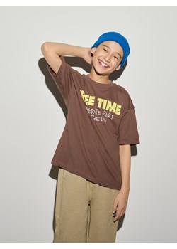 Reserved - T-shirt z nadrukiem - ciemnobrązowy ze sklepu Reserved w kategorii T-shirty chłopięce - zdjęcie 188986391