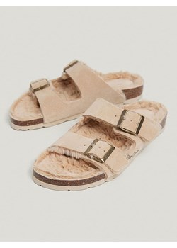 Pepe Jeans FOOTWEAR Skórzane klapki w kolorze beżowym ze sklepu Limango Polska w kategorii Klapki damskie - zdjęcie 188987911