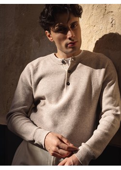 Reserved - Sweter henley z wełną - beżowy ze sklepu Reserved w kategorii Swetry męskie - zdjęcie 188997143