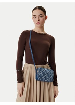 Calvin Klein Torebka Emblem Aop Denim Camera Bag LV04F3430G Niebieski ze sklepu MODIVO w kategorii Listonoszki - zdjęcie 188999603